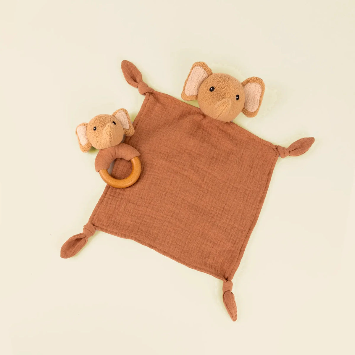 EGMONT TOYS - Coffret cadeau Ollie l'éléphant : doudou et hochet