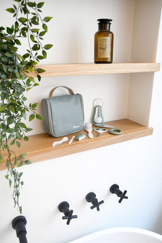Trousse de toilette pour bébé avec 10 accessoires - BEABA