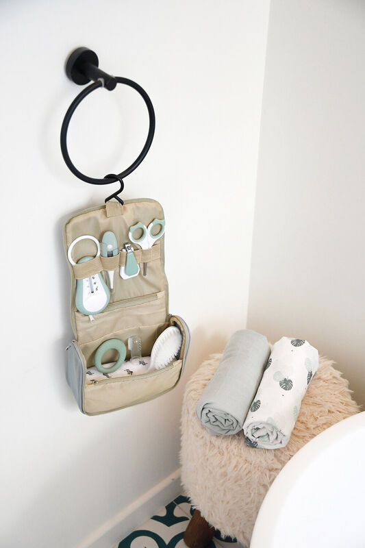 Trousse de toilette pour bébé avec 10 accessoires - BEABA