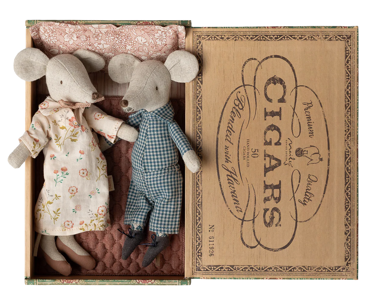 Grand-mère & Grand-père souris dans leur boîte à cigares - MAILEG