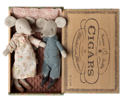Grand-mère & Grand-père souris dans leur boîte à cigares - MAILEG