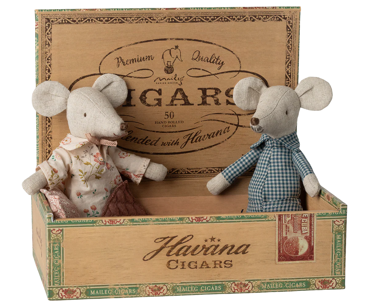 Grand-mère & Grand-père souris dans leur boîte à cigares - MAILEG