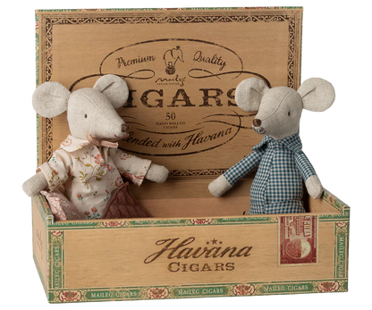 Grand-mère & Grand-père souris dans leur boîte à cigares - MAILEG