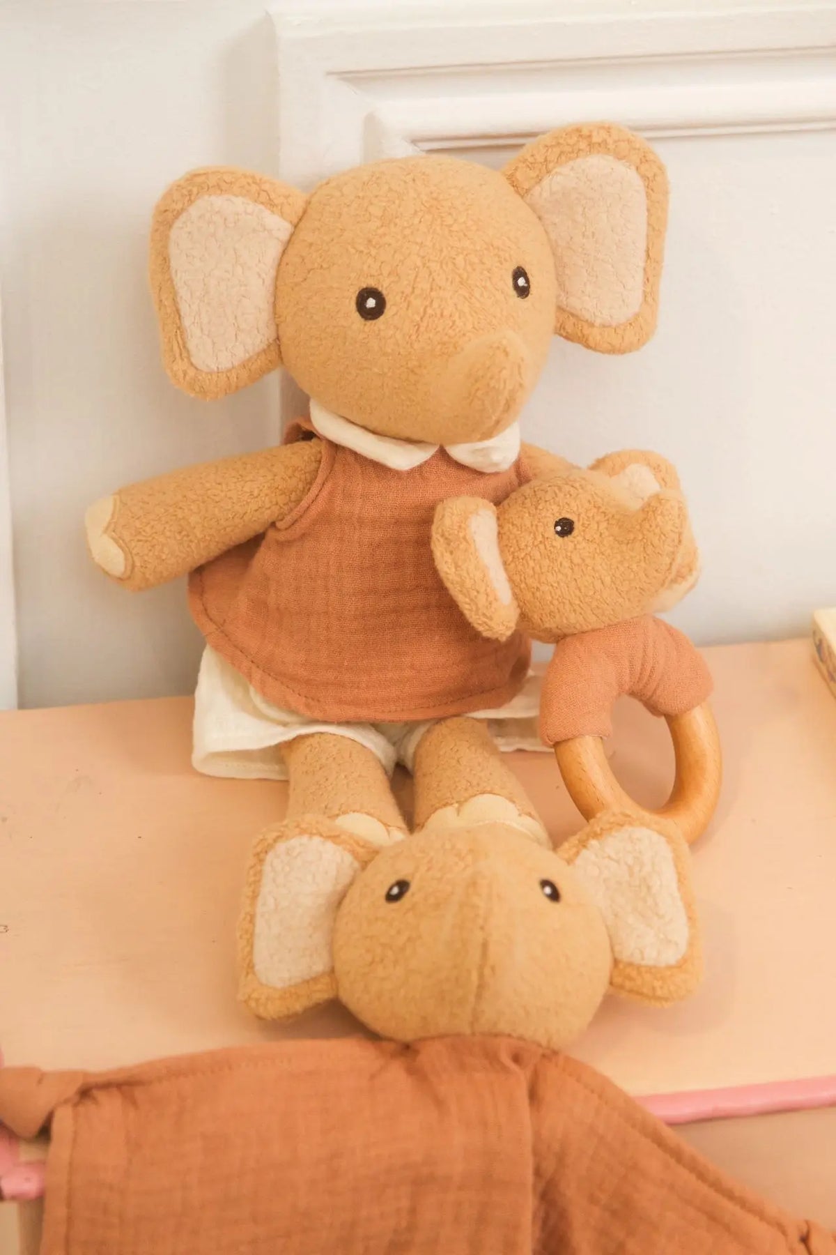 EGMONT TOYS - Coffret cadeau Ollie l'éléphant : doudou et hochet