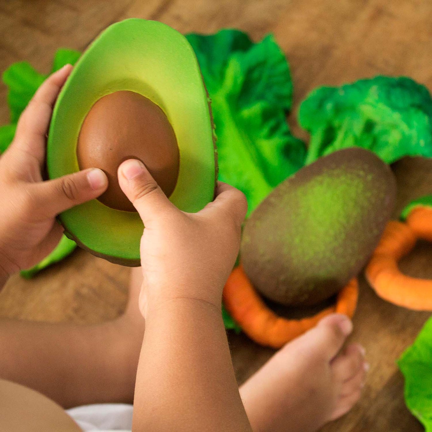 Anneau de dentition Arnold the Avocado - OLI & CAROL